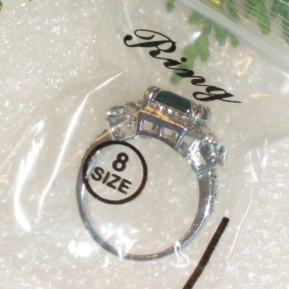 ❄️HP❄️ Simulated 3 Emerald & Diamond Ring NEW Sz 8 - Picture 7 of 7